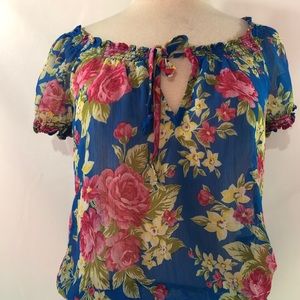 Hollister Women’s  floral size Small  blouse